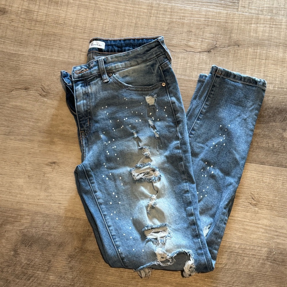 KanCan Jeans size 9/28 stretchy destroyed denim skinny with paint splatter